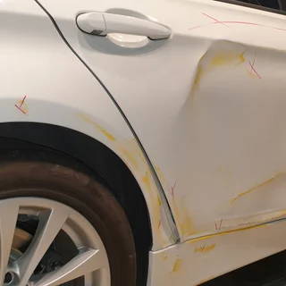 bmw320 조수석 뒷도어/휀더/스텝 탈부착 판금도색 