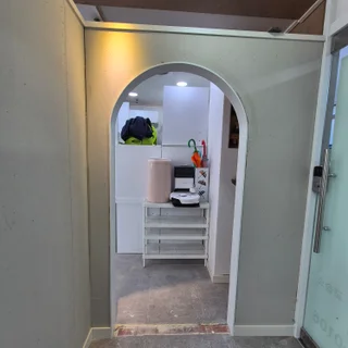 학원 아치문틀, 샷시