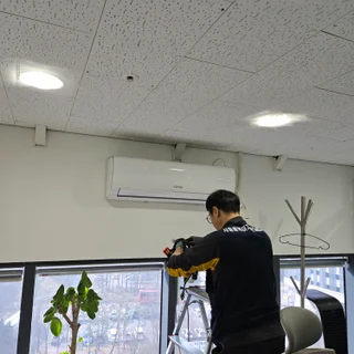 사무실 벽걸이 두대 세척