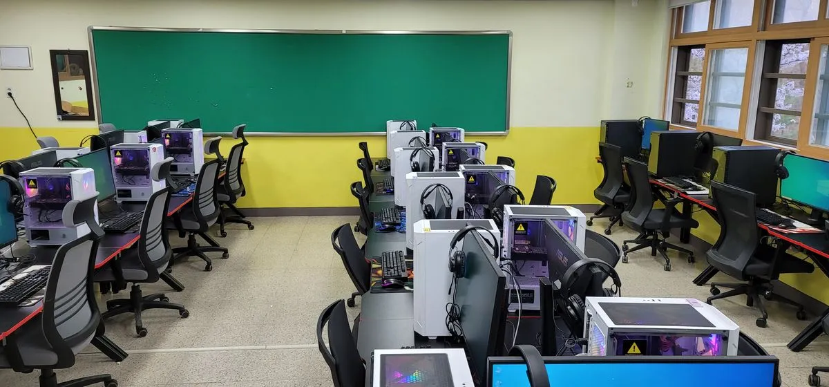 한 고등학교에 납품한 PC세트 대여 / 컴홀릭Comholic - 숨고, 숨은고수 한 고등학교에 납품한 PC세트 대여