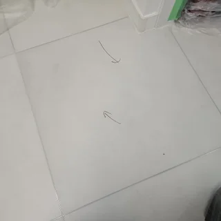 현관 거실 바닥 크랙