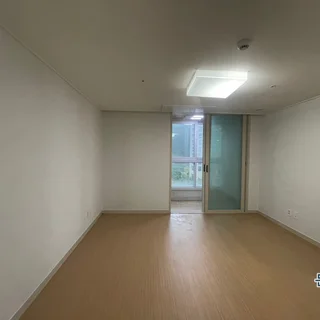 수원 원천동 광교중흥s클래스 안방 벽 실크벽지 시공