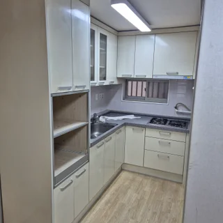 시지동 청구전원타운, 주방 상하부장과 신발장 필름 시공으로 새롭게 태어나다