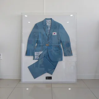 전시 맞춤 대형 액자 주문 제작 (유니폼, 훈장, 병원, 무신사, 사무실, 하정우 작가)