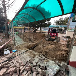 초등학교 우수배관 설치 작업