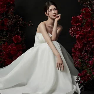 고혹적인 붉은 꽃으로 완성하는 웨딩 & 이벤트 플라워 스타일링