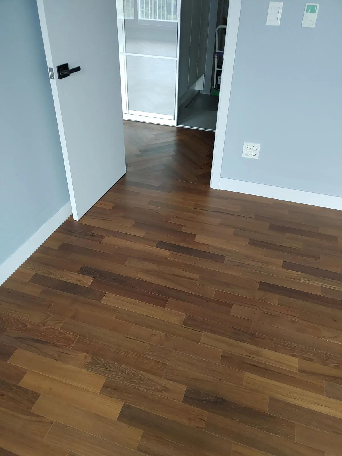 40평형 아파트 헤링본 & 일반 교차(경계) 시공 / #마루왕정마루 #마루 A/S 전문 #고친데가 어디지? - 숨고, 숨은고수 40평형 아파트 헤링본 & 일반... 