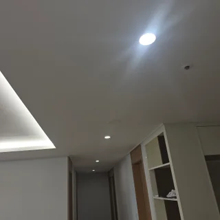 거실부터 현관까지, 공간의 품격을 높이는 섬세한 조명 디자인