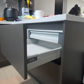 씽크대 수납장 앞판 떨어짐