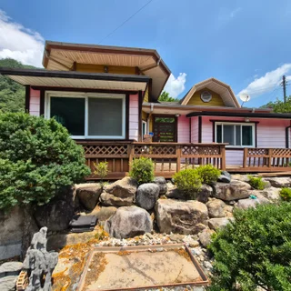 영월 개인주택, 삭은 방부목 데크를 다크브라운 합성데크로 교체
