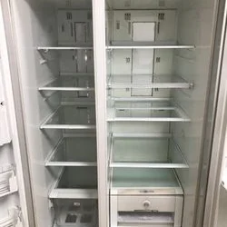 냉장고 청소입니다.