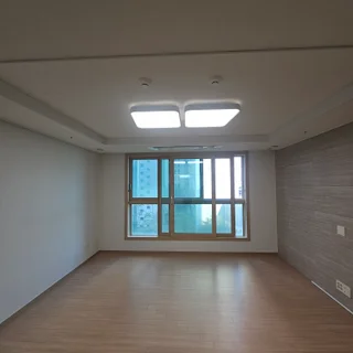 김포 메트로자이, 2일 만에 완성된 화이트 실크 도배의 품격
