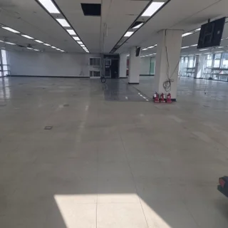 수원 시청 본관 리모델링후.바닥 왁스코팅  별관 대청소및 바닥박리 작업
