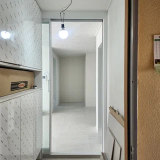 방학동 우성아파트, 초슬림 3연동 화이트 중문으로 완성된 현관 인테리어