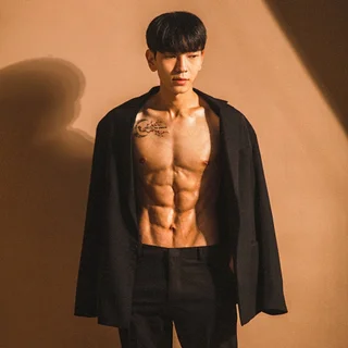목디스크와 어깨통증으로 인한 체형교정!
