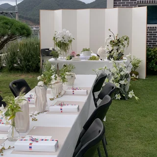 거제도 전원주택에서 펼쳐진 생화 프리미엄 돌상, 자연 속 특별한 첫돌