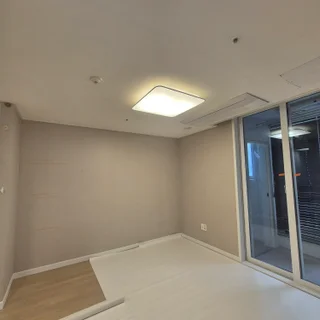 24평 실크 도배 시공: 섬세함으로 완성된 새 공간
