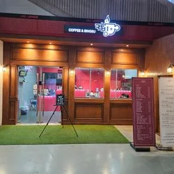 문학야구장 내 카페 외부 파사드 작업