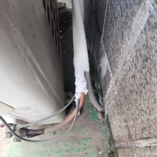 에어컨 냉매 보충 및 실외기 배관 보온 테이핑 작업