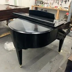 피아노 복원 작업 