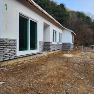 용인 단독목조주택 외벽인테리어 청고파벽돌 시공입니다.