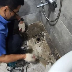 화장실 바닥타일 제거후  습식 방수작업