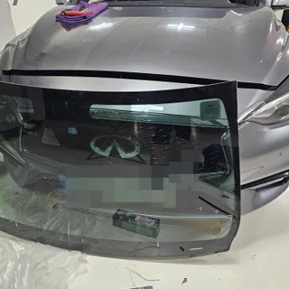 INFINITI Q30 전면유리교환작업 출장