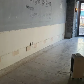 증산역 근처 부분철거
