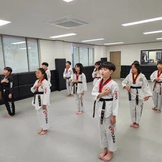 바쁜 학업도 태권도로 이겨내는 고학년 ~ 중등부