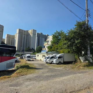 화물 전기차 주차장, 전문 예초와 제초제 살포로 깔끔하게 변신!