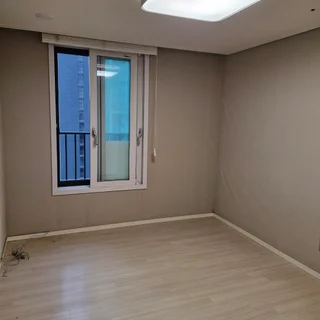 동탄 반월동, 2일 만에 완성된 광폭 합지 도배 시공으로 화사해진 집