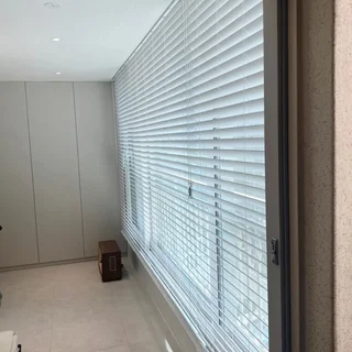 화이트 우드 블라인드 모음