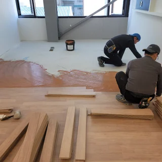 DLQ2층, 3층 마루 시공