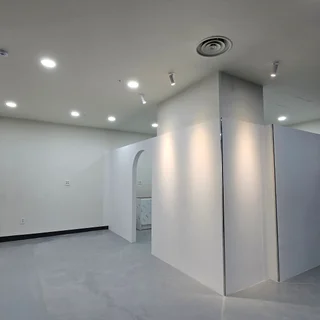 소래포구 미술학원, 감각적인 가벽과 아치로 완성된 갤러리형 공간