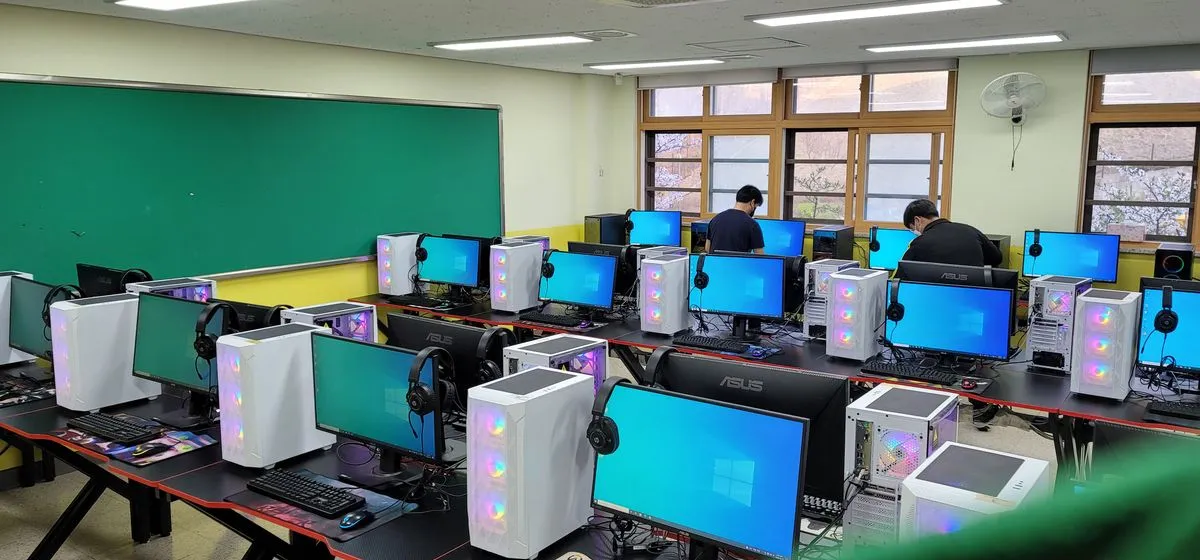 한 고등학교에 납품한 PC세트 대여 / 컴홀릭Comholic - 숨고, 숨은고수 한 고등학교에 납품한 PC세트 대여