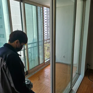 새로운 모헤어로 완성하는 완벽한 외풍 차단, 샷시 틈막이 시공