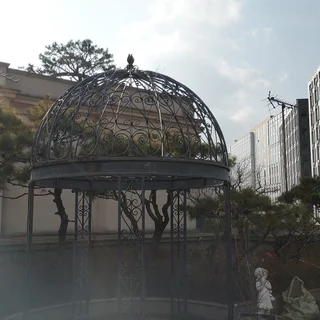 생기 잃은 옥상 공간, 조경 공사로 되살아난 푸른 휴식처