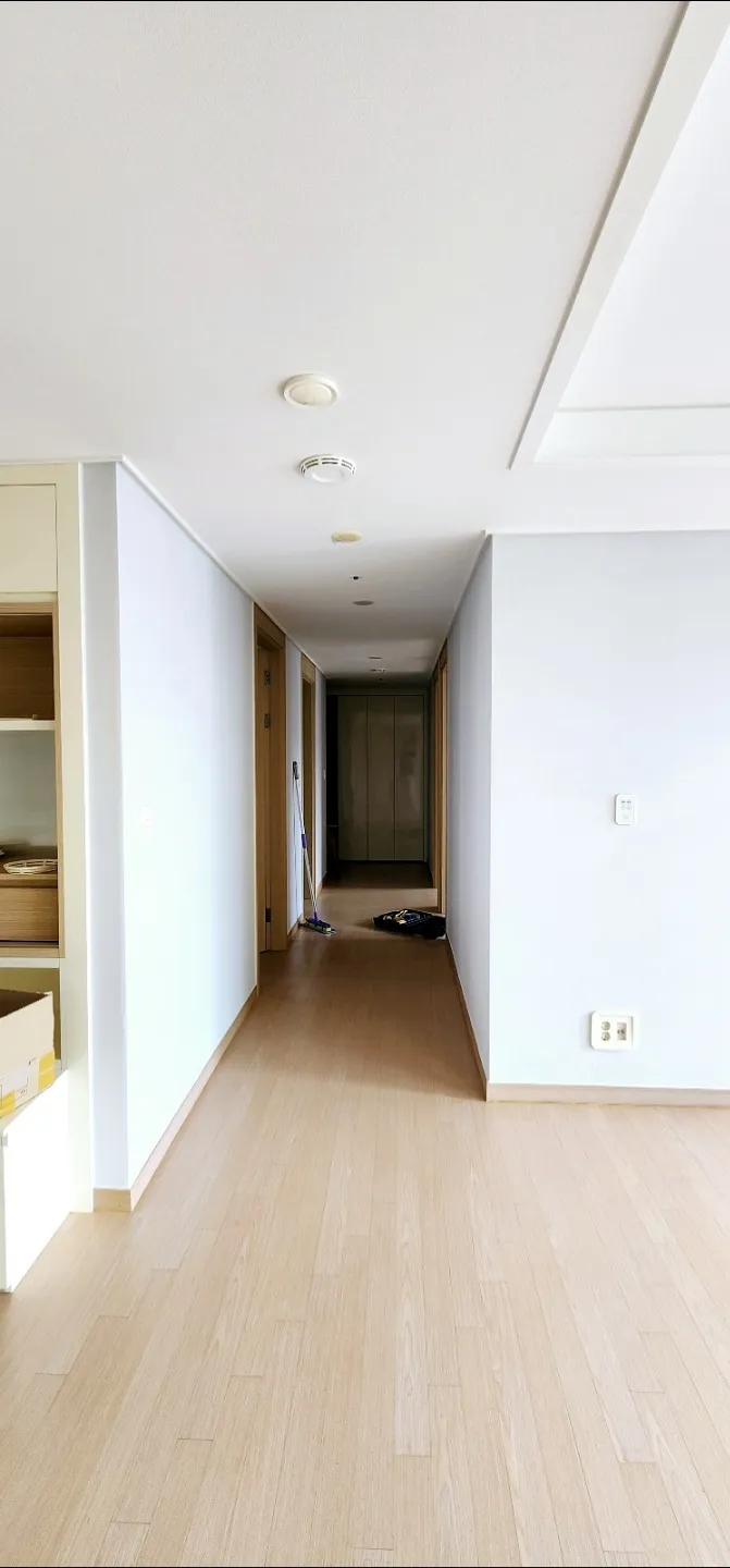 35평 아파트 전체 실크도배 / (주)더바른도배인테리어 - 숨고, 숨은고수 35평 아파트 전체 실크도배