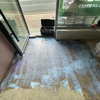 천안 상업 공간, 정교한 바닥 평탄화로 완성된 미장 시공
