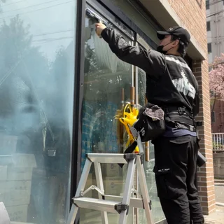 경산 상가 유리창 대박입니다.