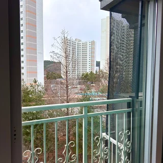 대전 아파트 유리창, 따뜻한 햇살로 더욱 따뜻한 겨울 풍경을 선물합니다