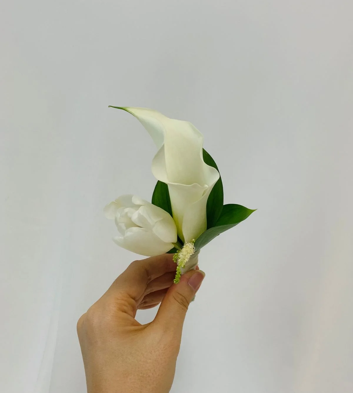 화이트 카라 믹스 부케 / 아뜰리에블룸 - 숨고, 숨은고수 화이트 카라 믹스 부케