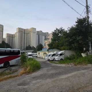 화물 전기차 주차장, 전문 예초와 제초제 살포로 깔끔하게 변신!