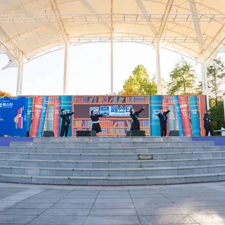 2025 창원 북 페스타, 다채로운 보컬 공연으로 관객과 소통한 현장