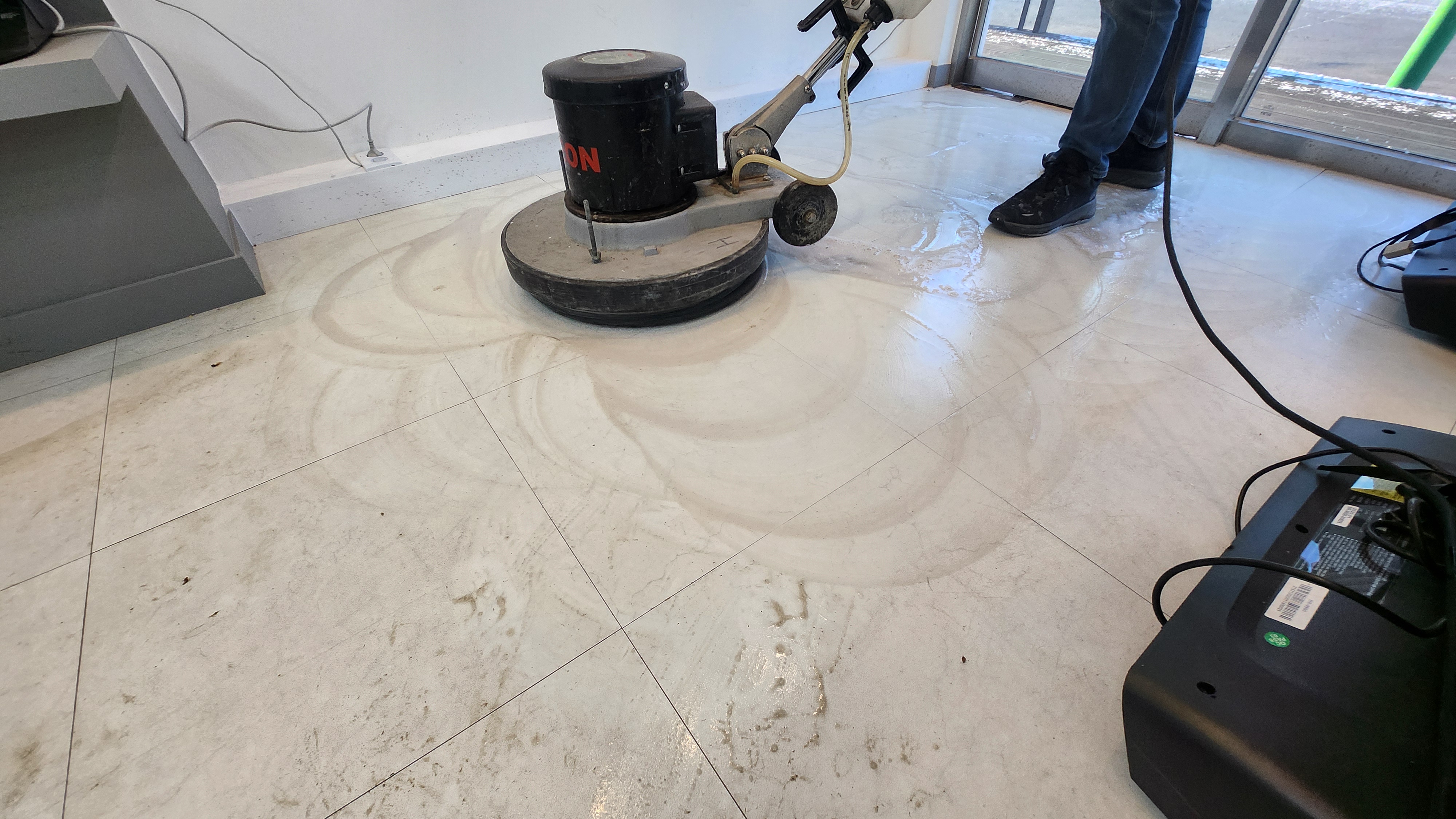 코인세탁방 바닥청소 및 왁스코팅작업 / 남광우 - 숨고, 숨은고수