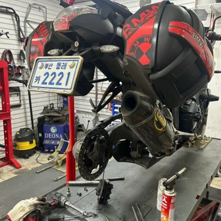 BMW 1300r 디퍼렌셜 누유 작업