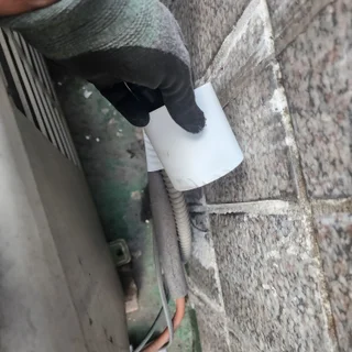 에어컨 냉매 보충 및 실외기 배관 보온 테이핑 작업