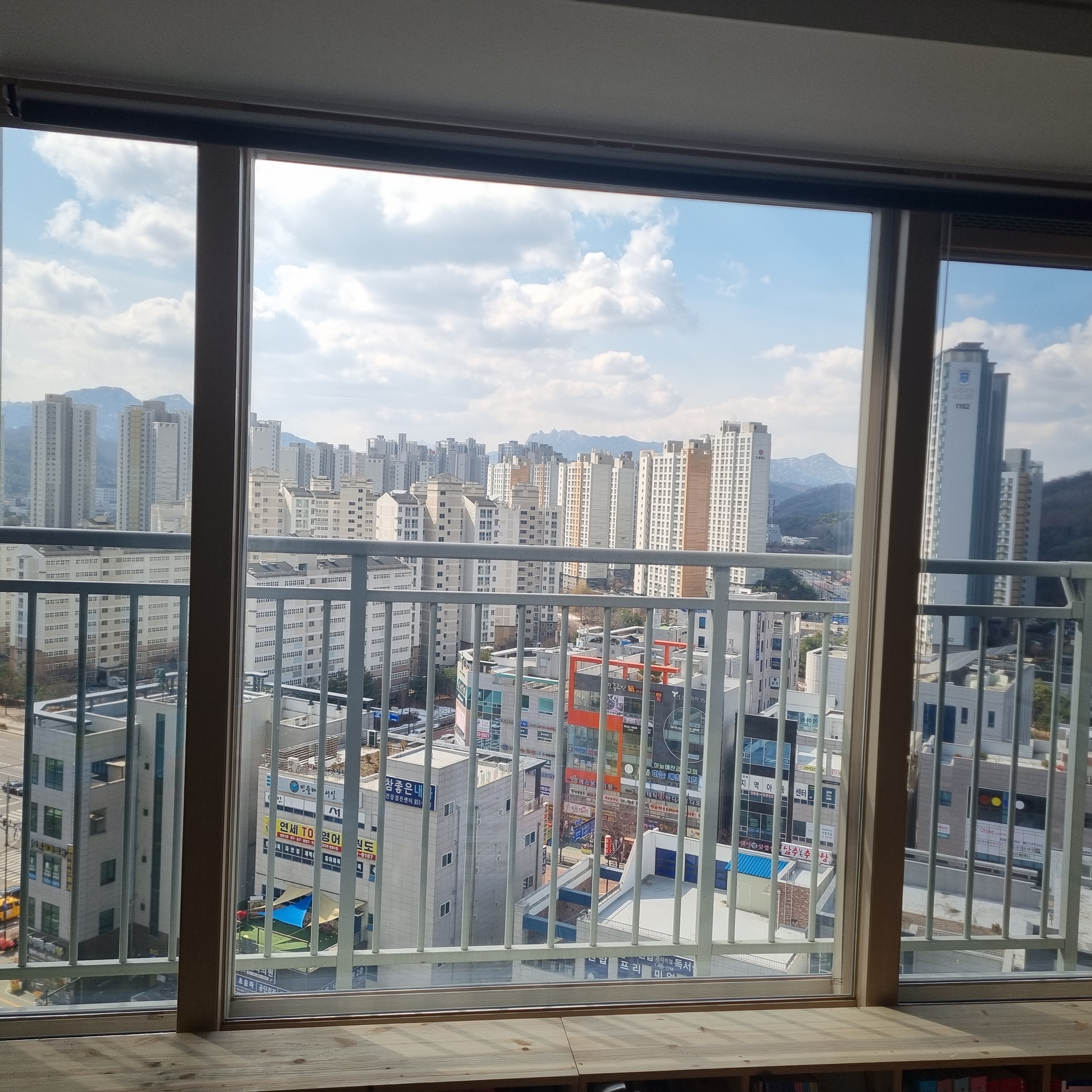 30평대 베란다  유리창 청소