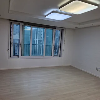 동탄 반월동, 2일 만에 완성된 광폭 합지 도배 시공으로 화사해진 집