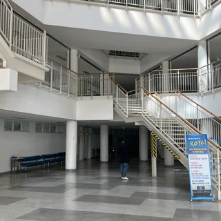 대구가톨릭대학교 개방형 라운지: 소통과 휴식을 위한 조화로운 공간 재탄생